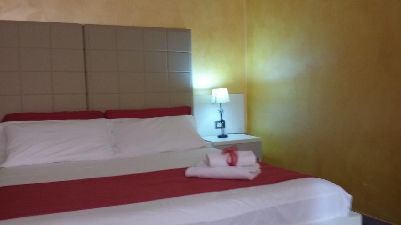 B&B Fiumicino Airport Resort Buitenkant foto