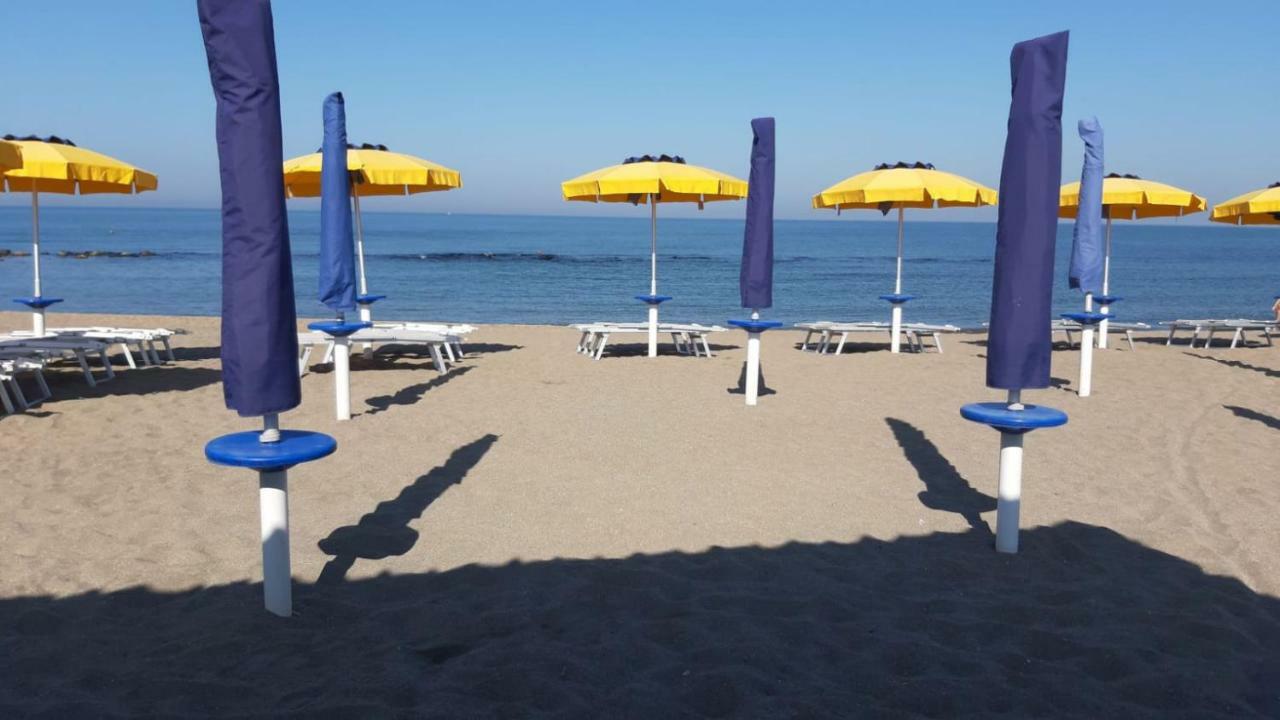 B&B Fiumicino Airport Resort Buitenkant foto