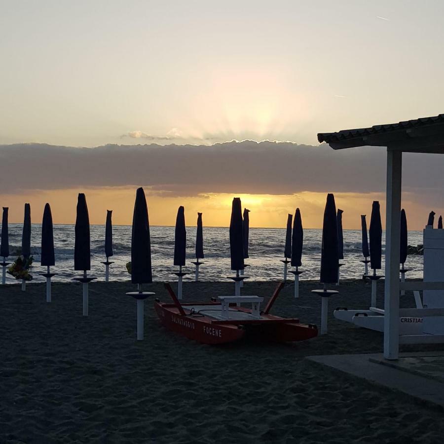 B&B Fiumicino Airport Resort Buitenkant foto